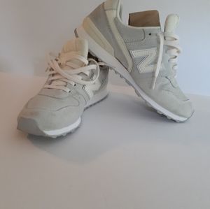 WOMEN SHOES NEW BALANCE SIZE 7.5